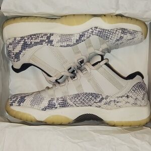 Air Jordan 11 low